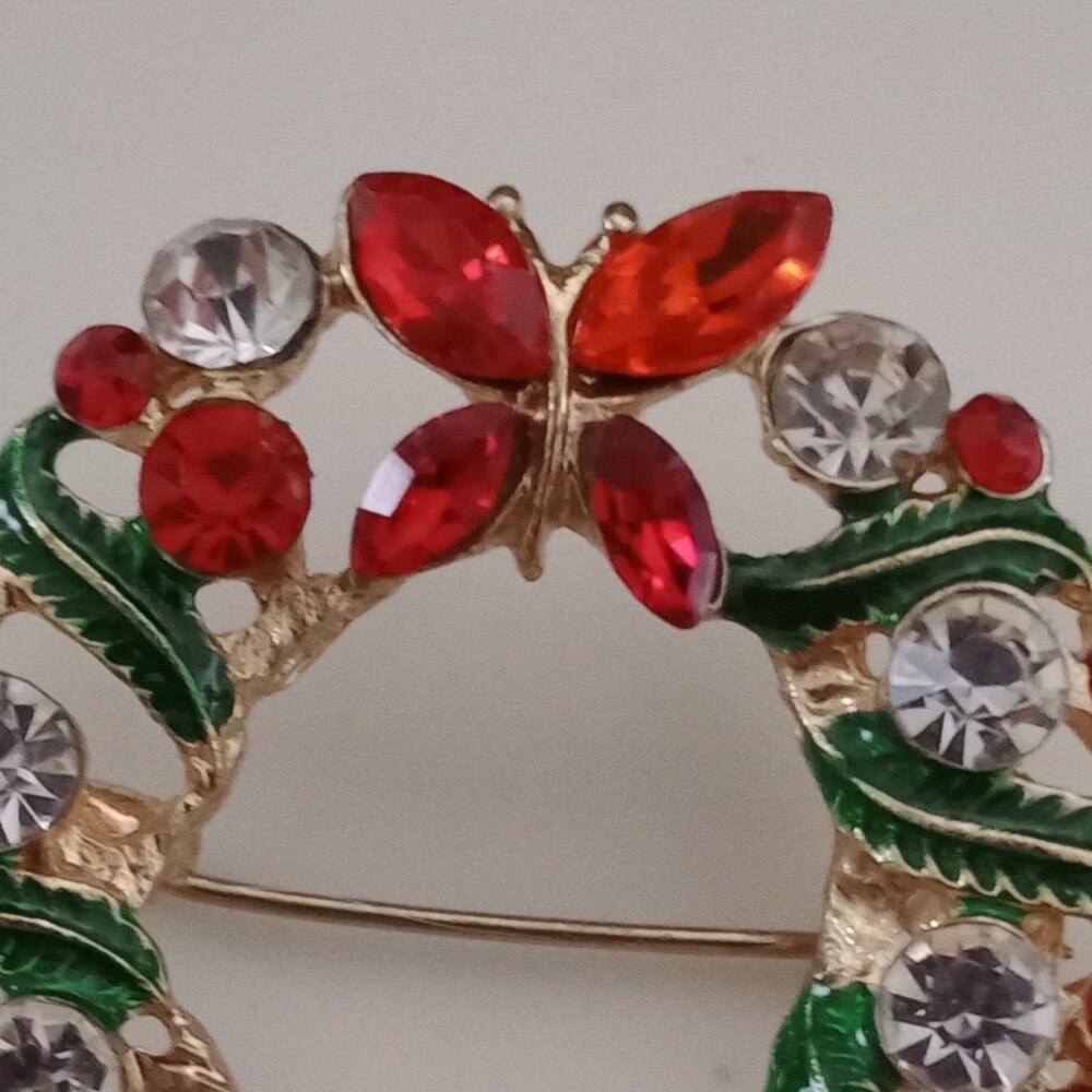 Butterfly Wreath Pin - Picture 4 of 7